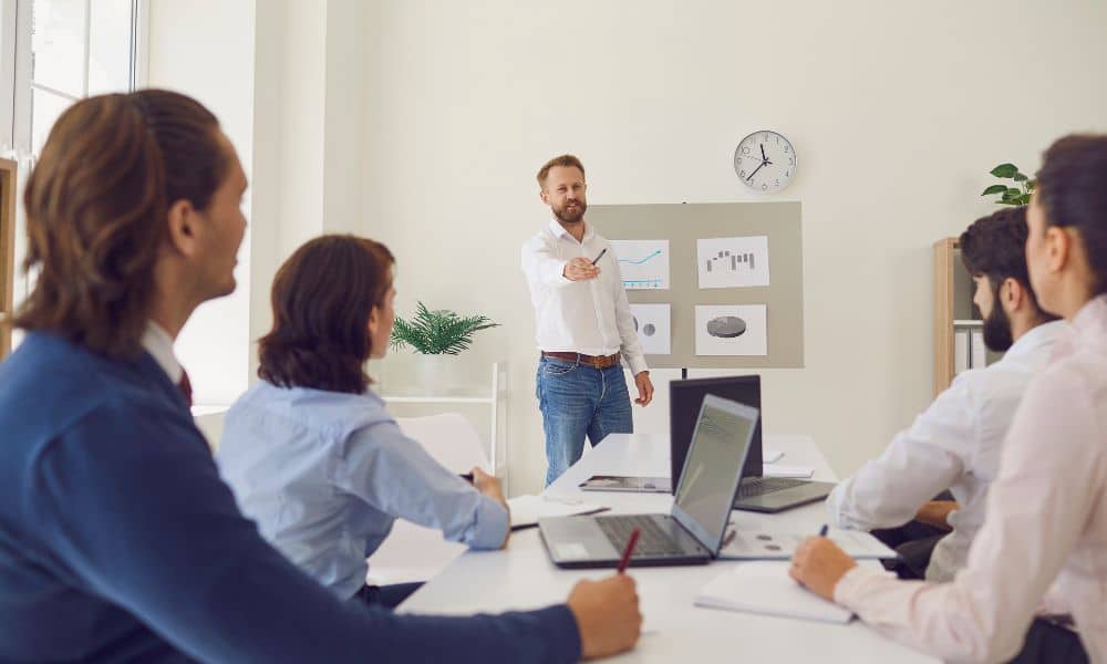 Blending Traditional and Digital Sales Coaching Techniques